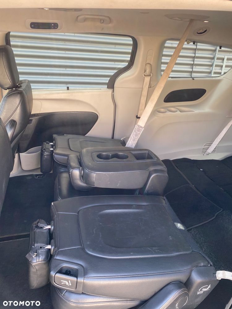 Chrysler Pacifica - 18