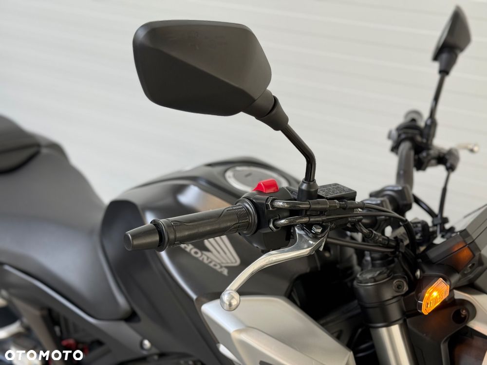 Honda CB - 12