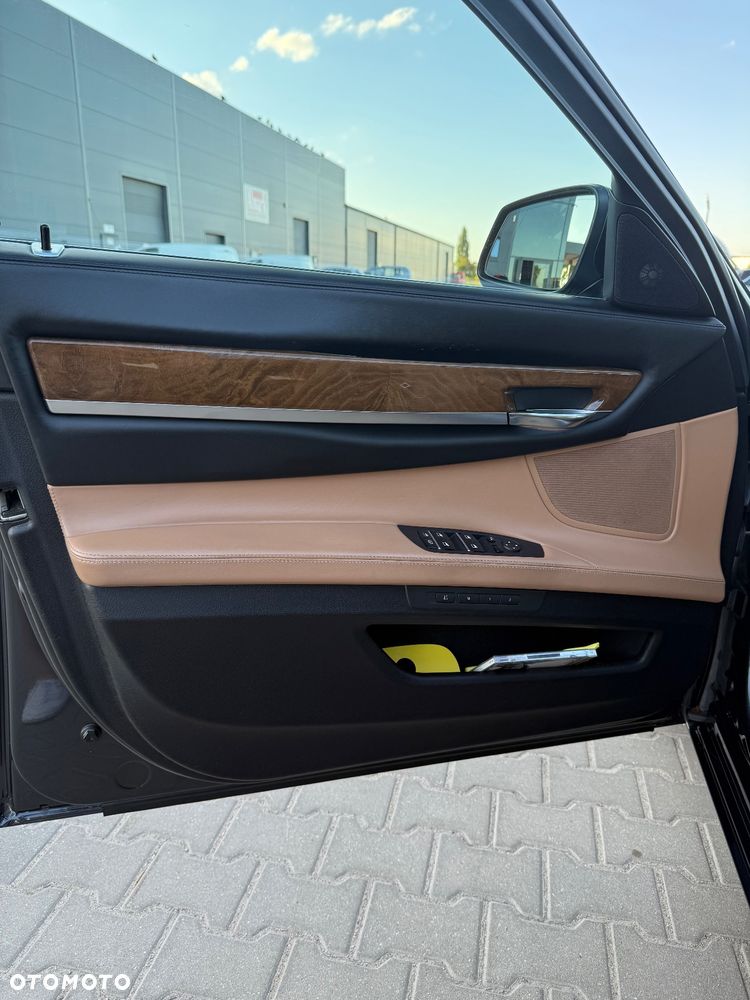 BMW Seria 7 740d xDrive - 15