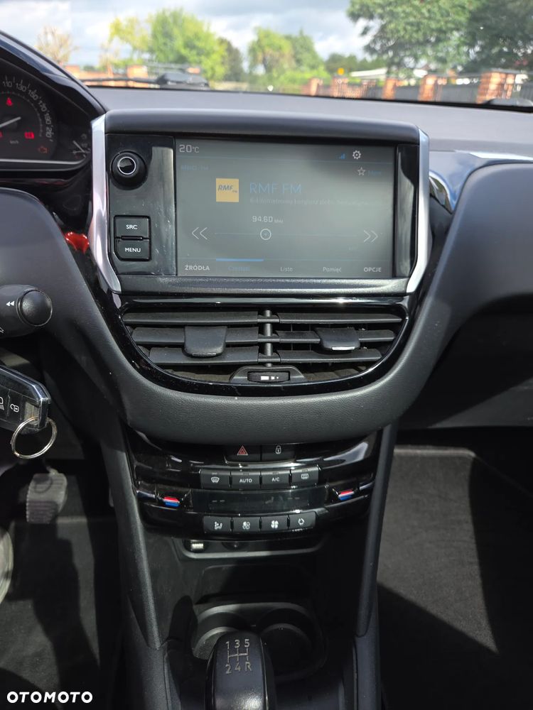 Peugeot 208 - 19