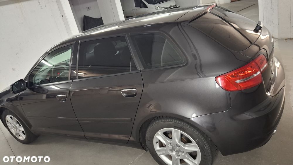 Audi A3 Sportback 1.6 TDI DPF Ambiente - 4