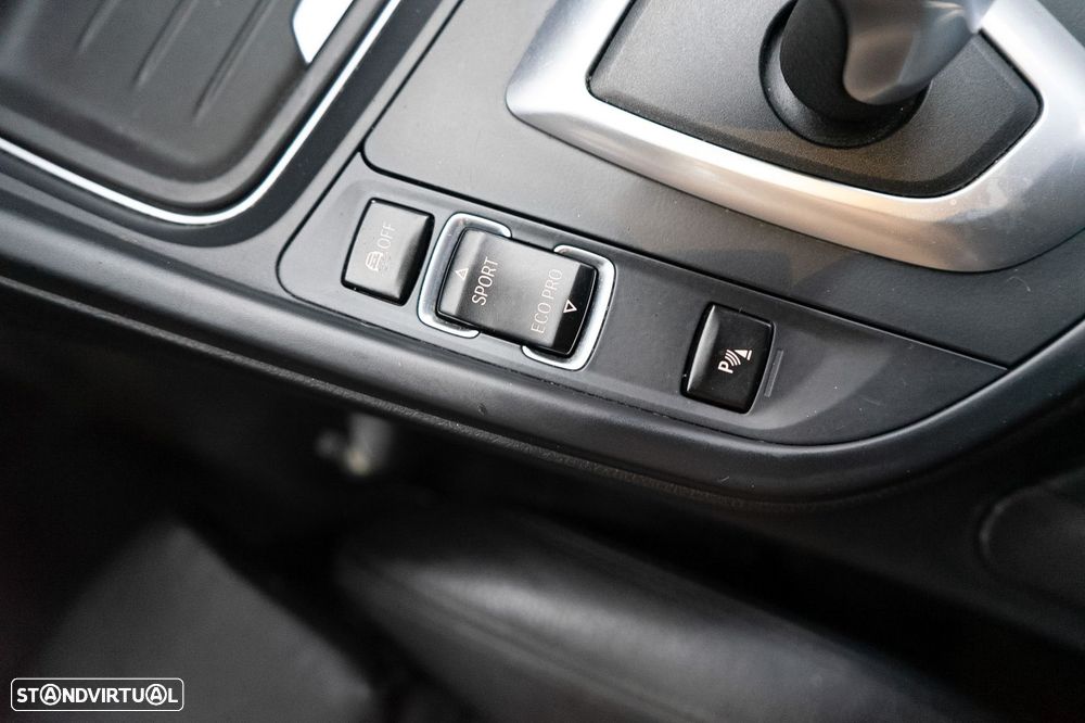 BMW 320 d Auto Pack M - 34