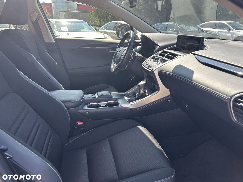 Lexus NX 300h Business Edition AWD - 10