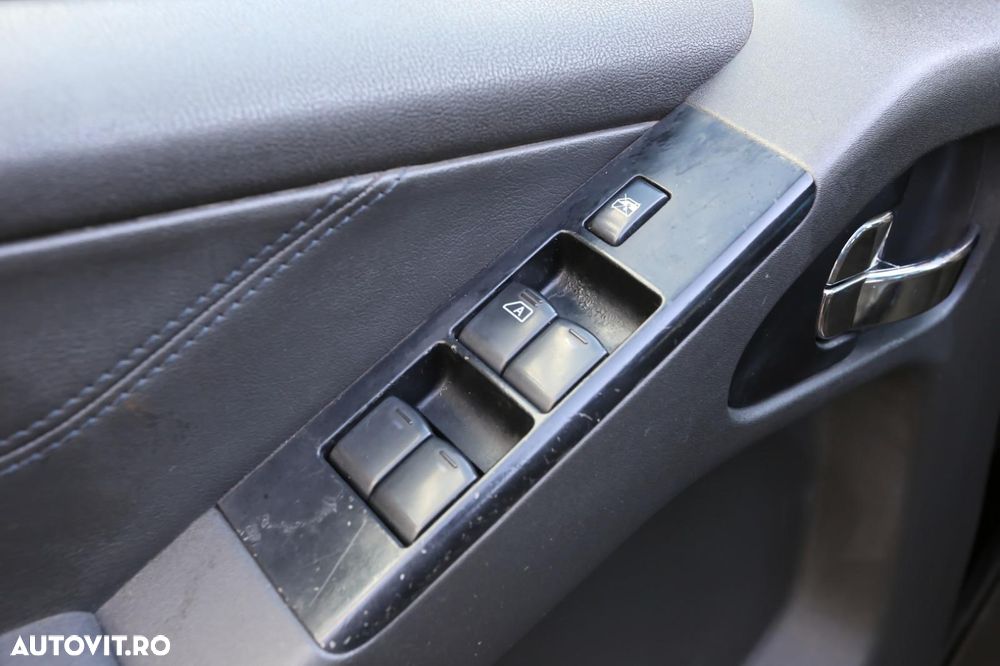 Nissan Pathfinder 2.5 dCi Premium - 23