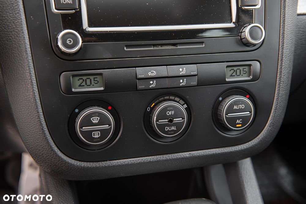 Volkswagen Golf - 22