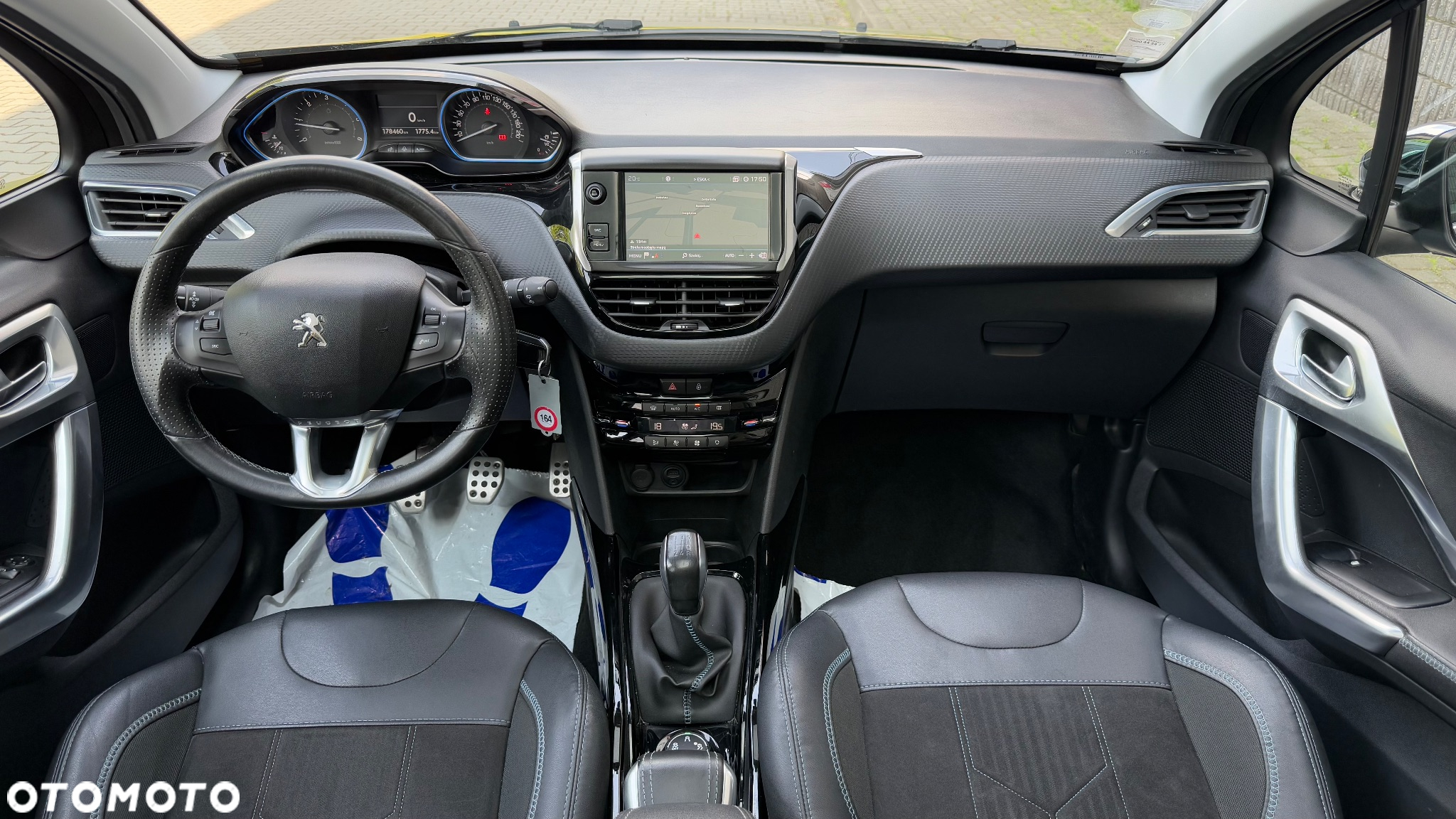 Peugeot 2008 1.6 BlueHDi Allure S&S - 26