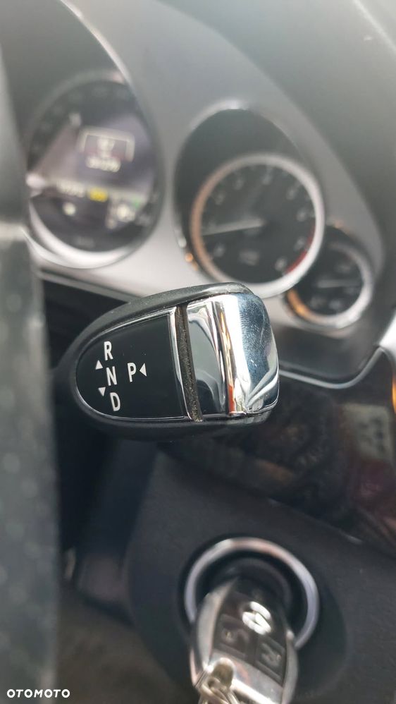 Mercedes-Benz Klasa E 200 CGI BlueEFFICIENCY 7G-TRONIC Avantgarde - 17