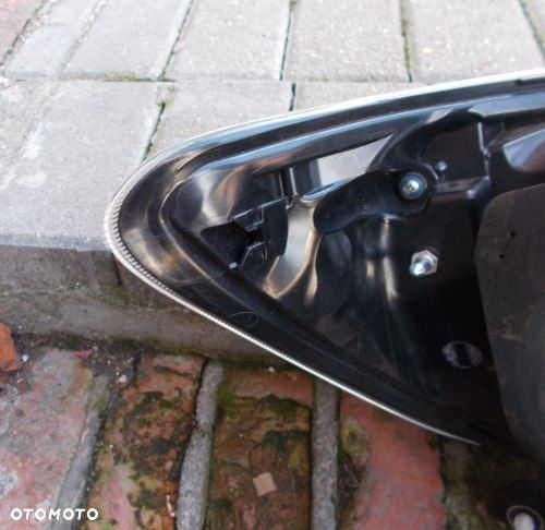 TOYOTA YARIS III HYBRID LAMPA TYLNA PRAWA LED EUROPA! - 3