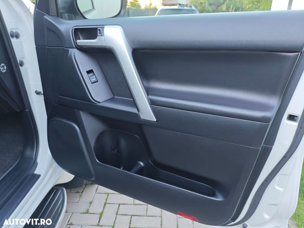 Toyota Land Cruiser 2.8l D-4D 204 CP A/T Luxury Black Matte Edition - 12