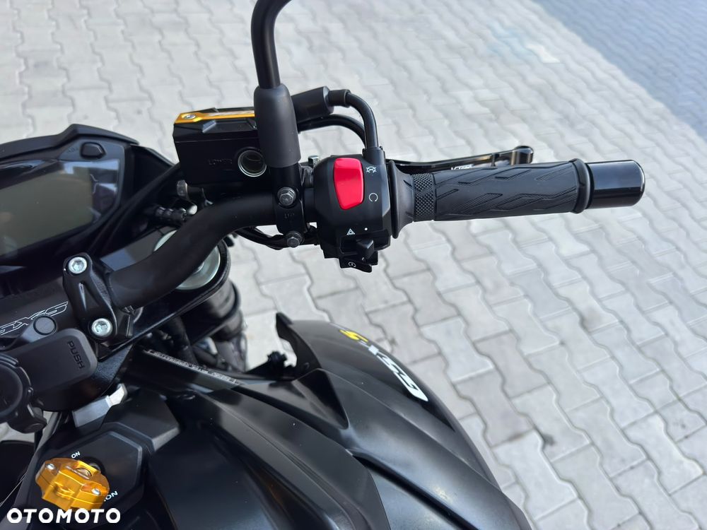 Suzuki GSX - 18