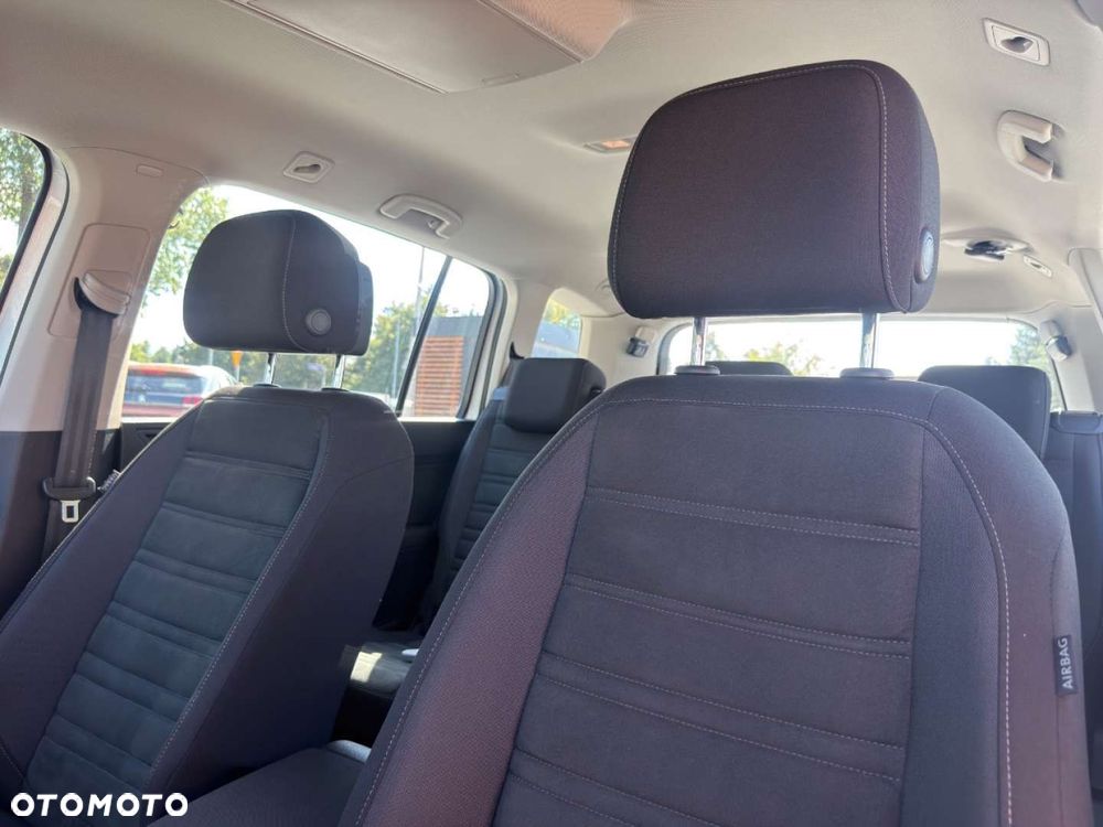 Volkswagen Touran - 14