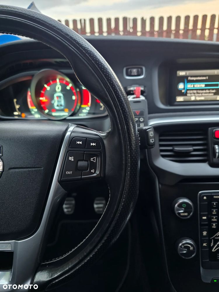 Volvo V40 D2 R Design - 28