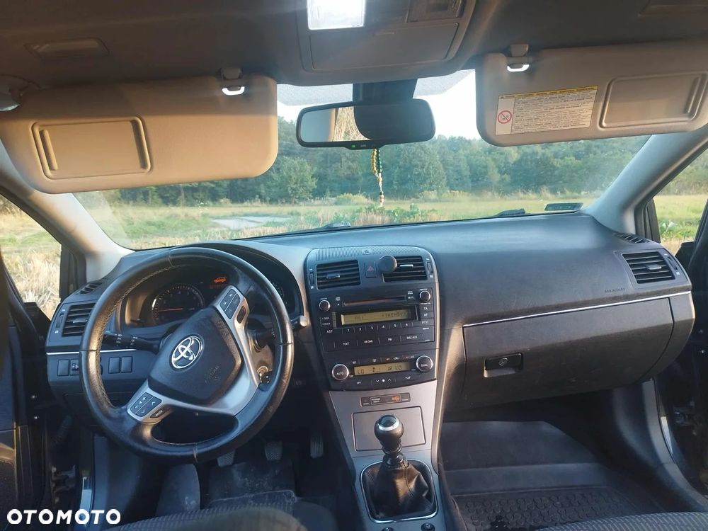 Toyota Avensis Combi 1.6 Comfort - 11