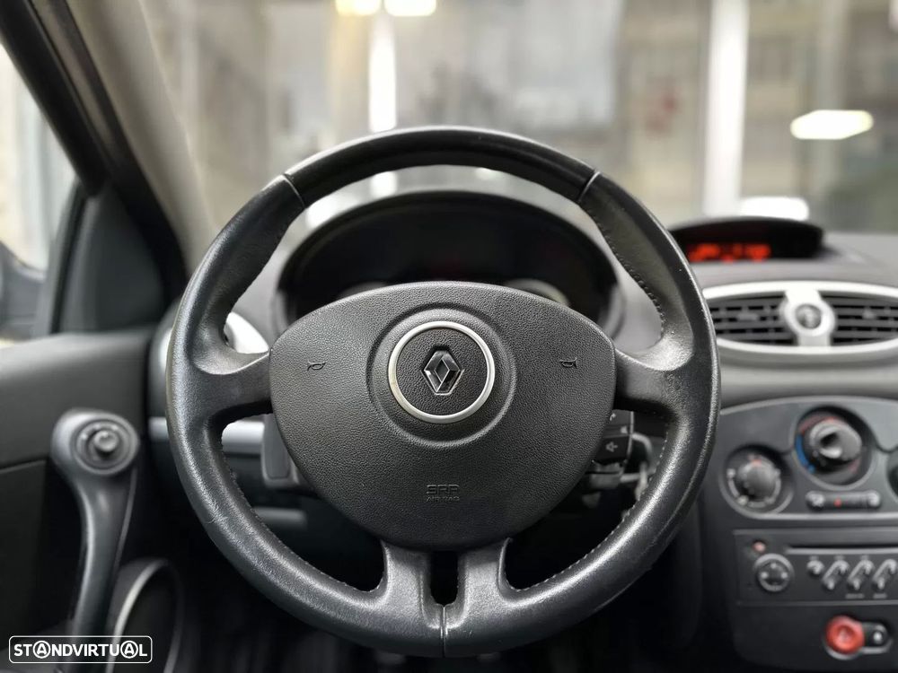 Renault Clio 1.2 16V Confort Authentique - 21