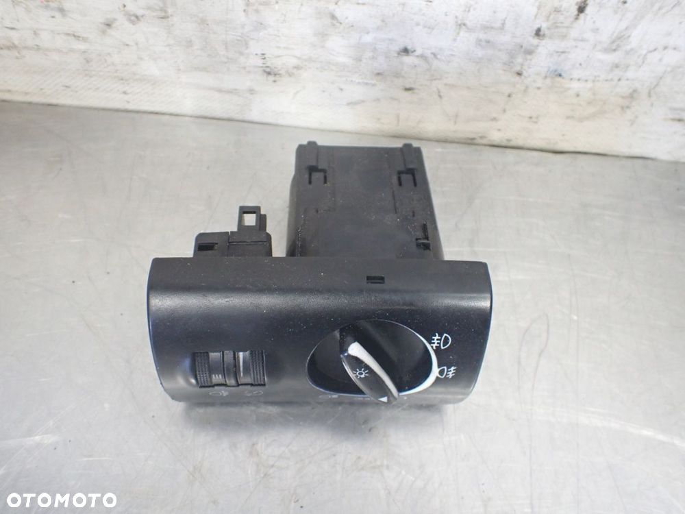 PRZEŁĄCZNIK ŚWIATEŁ AUDI A6 C5 2.5 4B1941531C - 2
