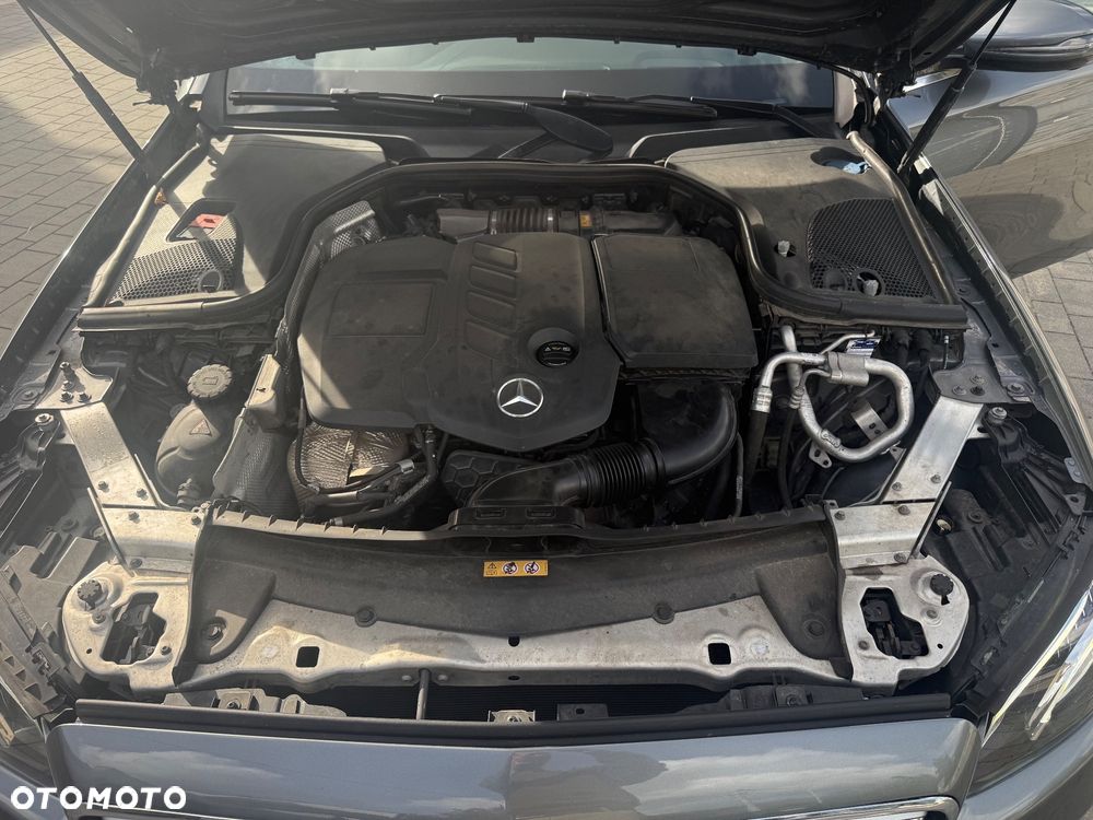 Mercedes-Benz Klasa E 220 d 4-Matic 9G-TRONIC - 25