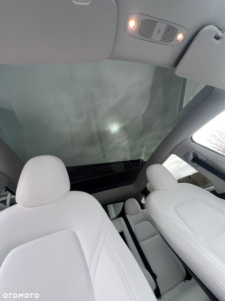 Tesla Model Y Performance AWD - 8
