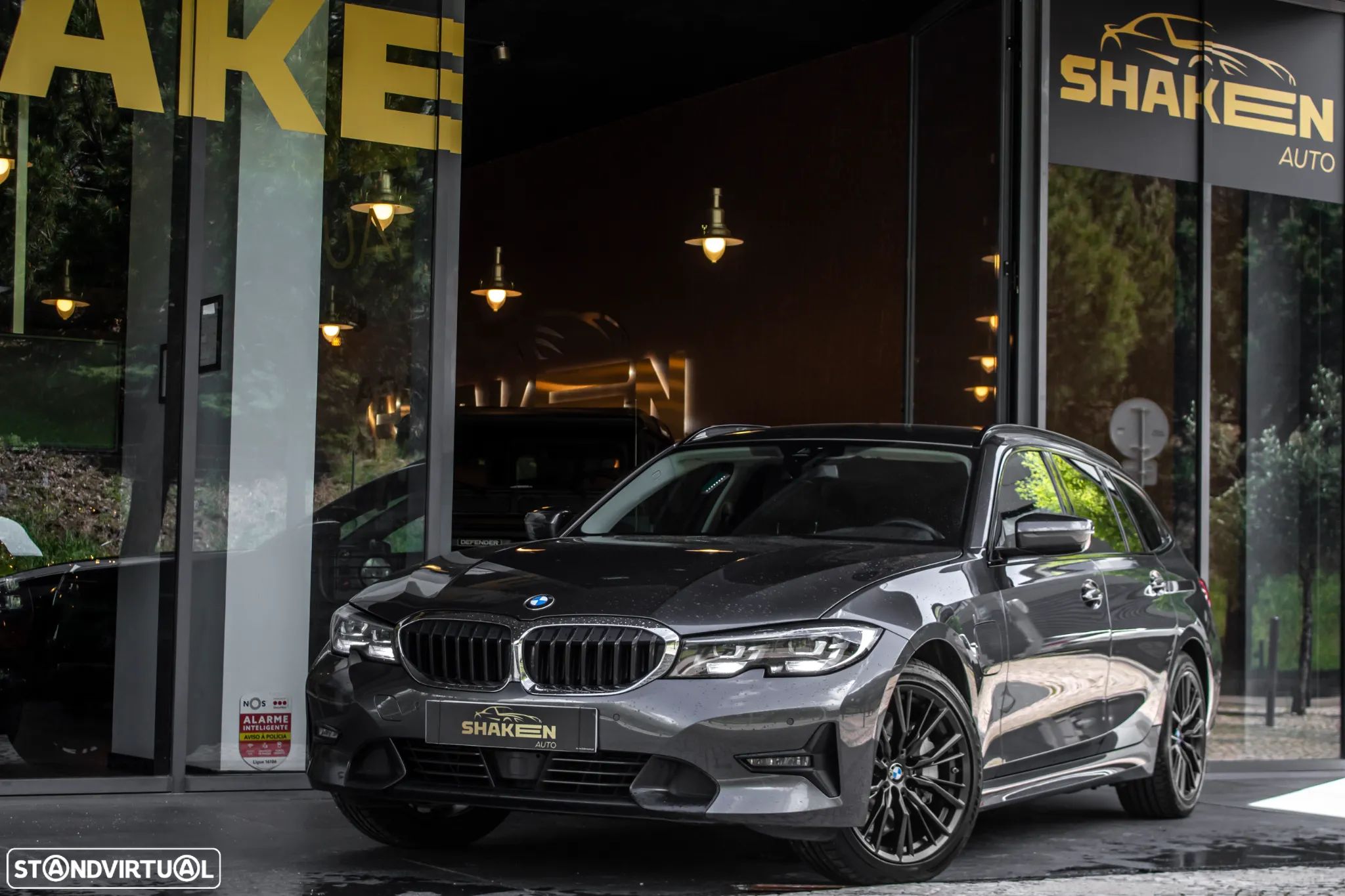 BMW 330 e Touring Line Luxury Auto - 1