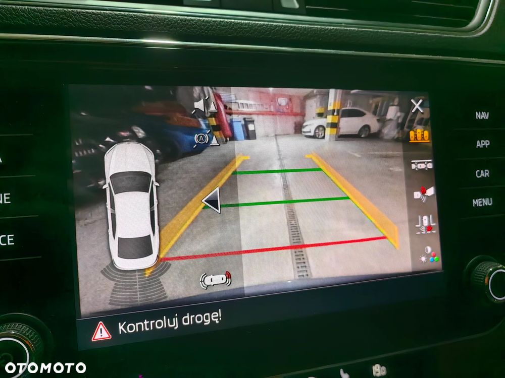 Skoda Superb 2.0 TDI SCR Sportline DSG - 28