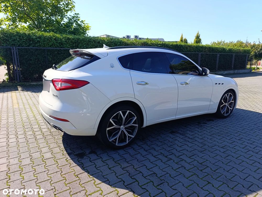 Maserati Levante Essence - 9