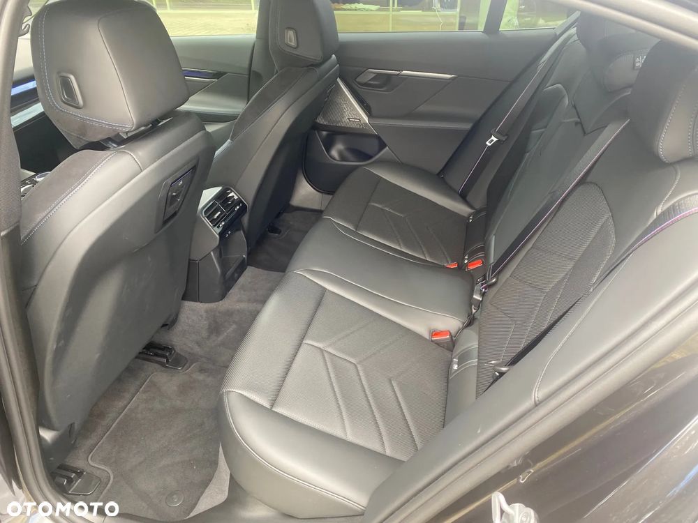 BMW Seria 5 520d xDrive mHEV - 11
