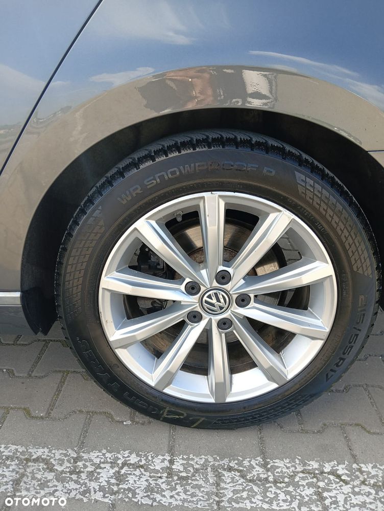 Volkswagen Passat 2.0 TDI SCR DSG Highline - 32