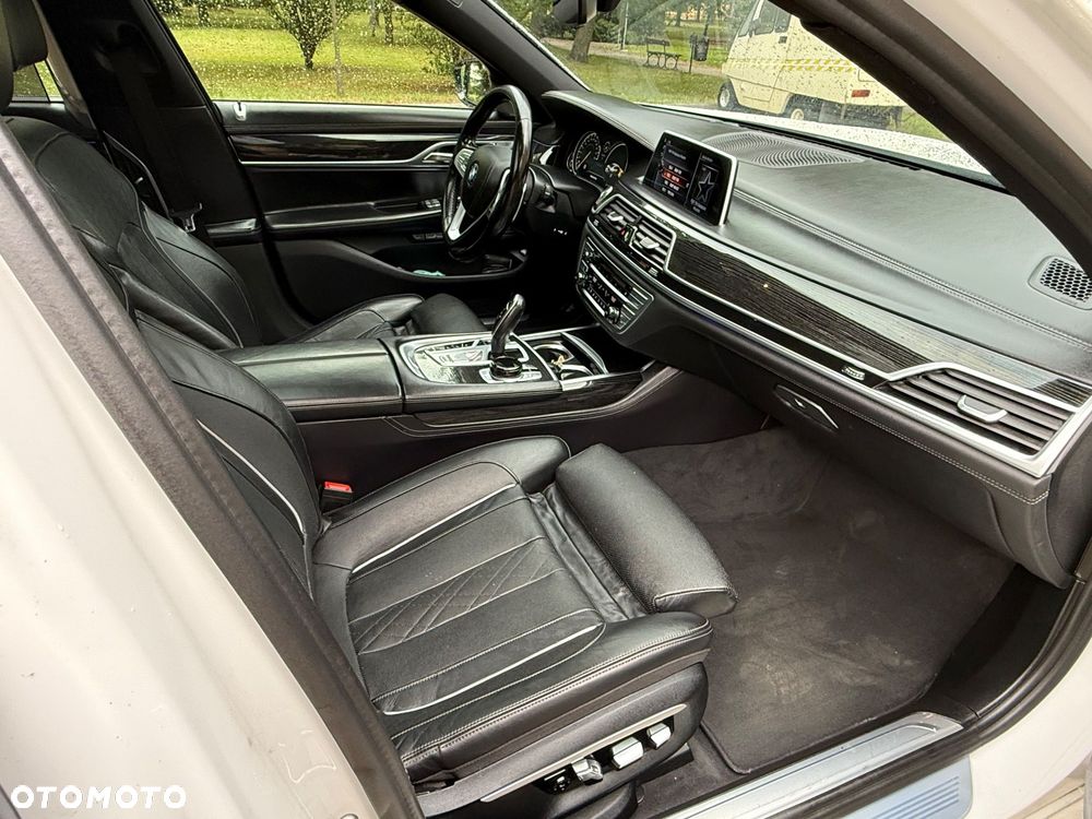BMW Seria 7 750Li xDrive - 30