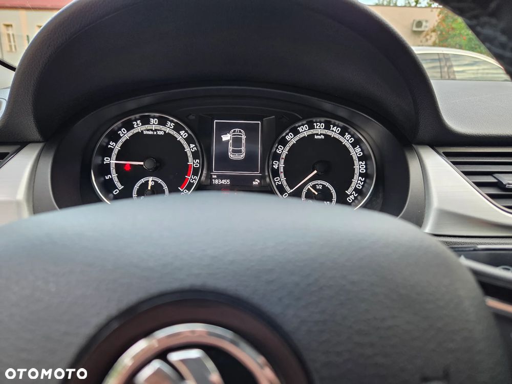 Skoda RAPID 1.6 TDI Drive - 12