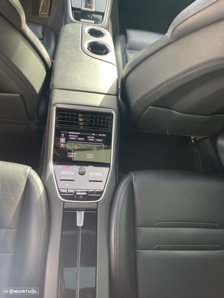 Porsche Panamera 4 E-Hybrid - 37