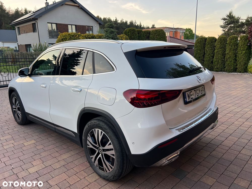 Mercedes-Benz GLA 220 d 4Matic 8G-DCT - 4