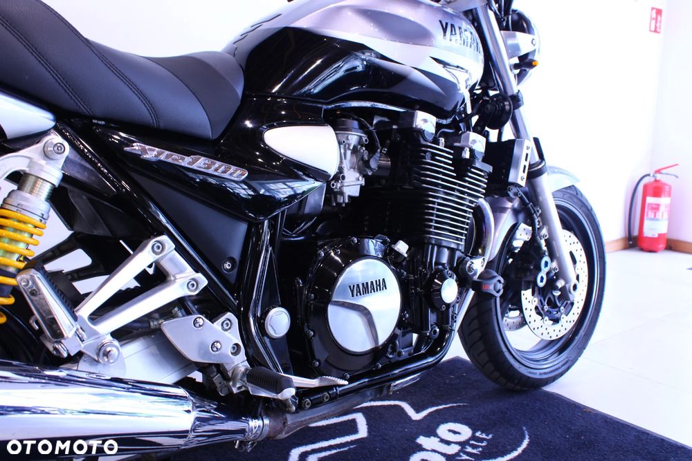 Yamaha XJR - 25