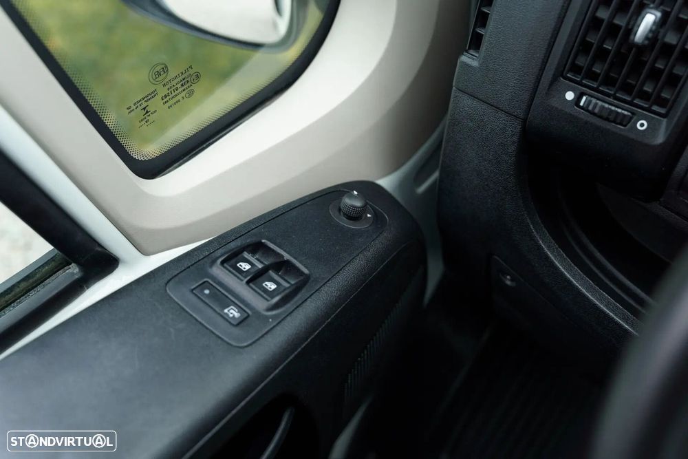 Peugeot Boxer 2.2 BlueHDi 335 L2 CD - 26