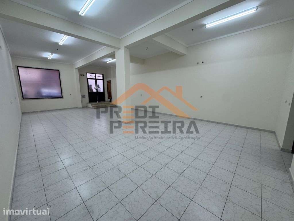 Loja com 48 m2, situada na Agualva - Cacém. - Grande imagem: 2/16