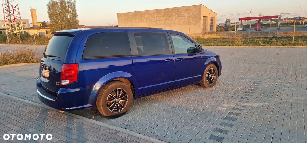 Dodge Grand Caravan - 9