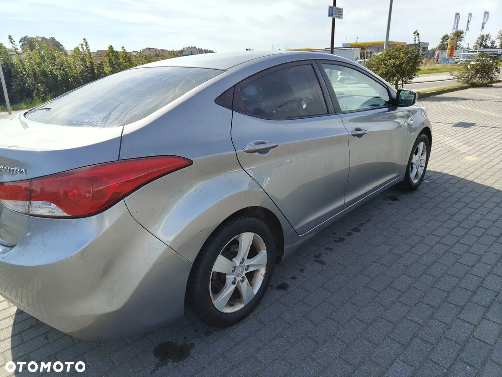 Hyundai Elantra 1.6 Comfort - 4