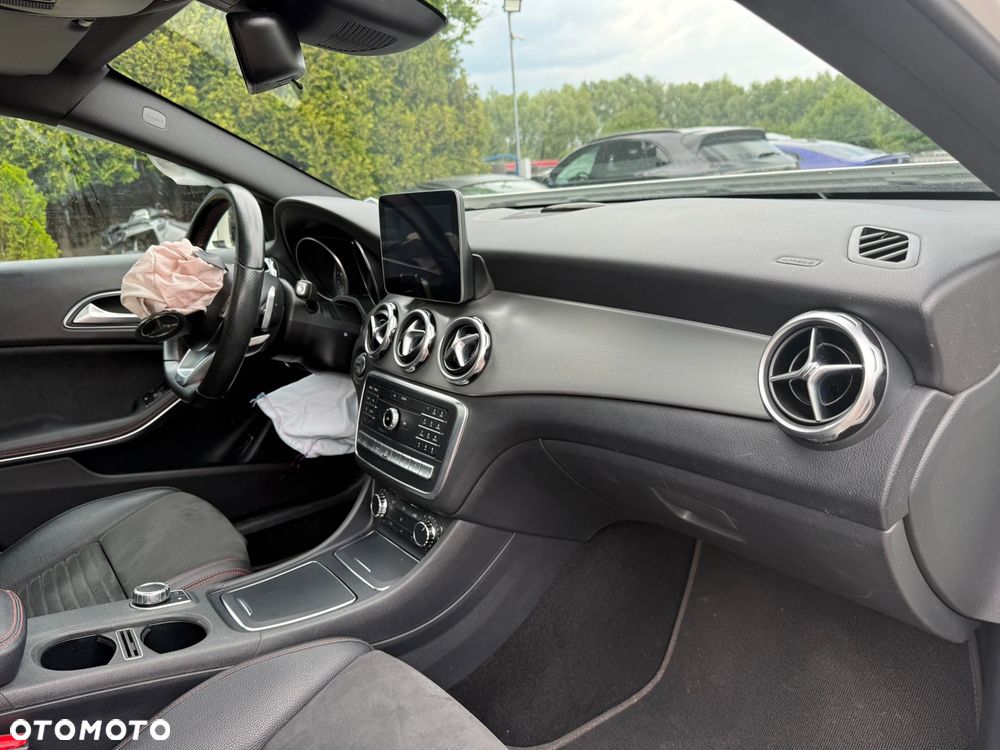 Mercedes-Benz GLA 250 7G-DCT AMG Line - 16