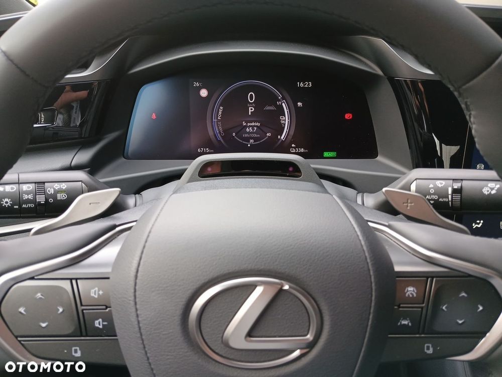 Lexus RZ - 18