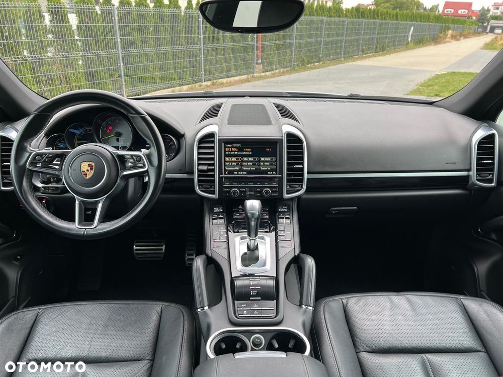 Porsche Cayenne - 30