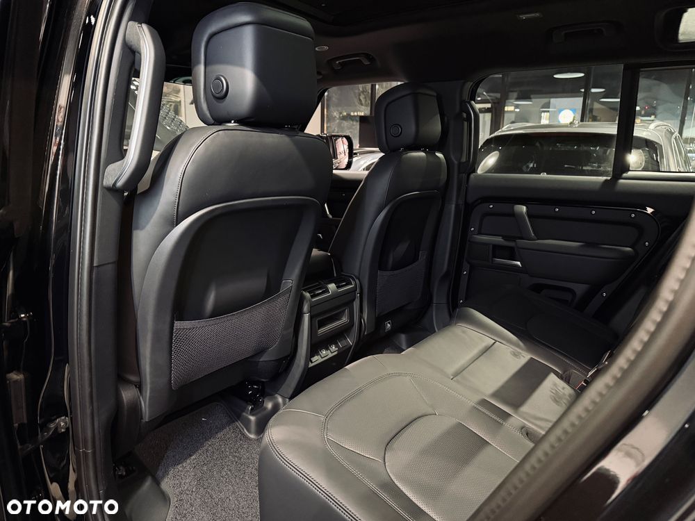 Land Rover Defender 2.0 D240 HSE - 30