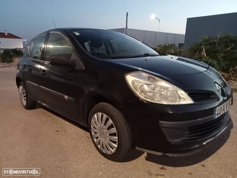 Renault Clio 1.2 16V Confort - 4
