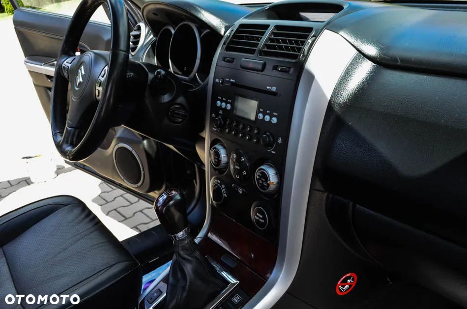 Suzuki Grand Vitara 2.0 De luxe - 37