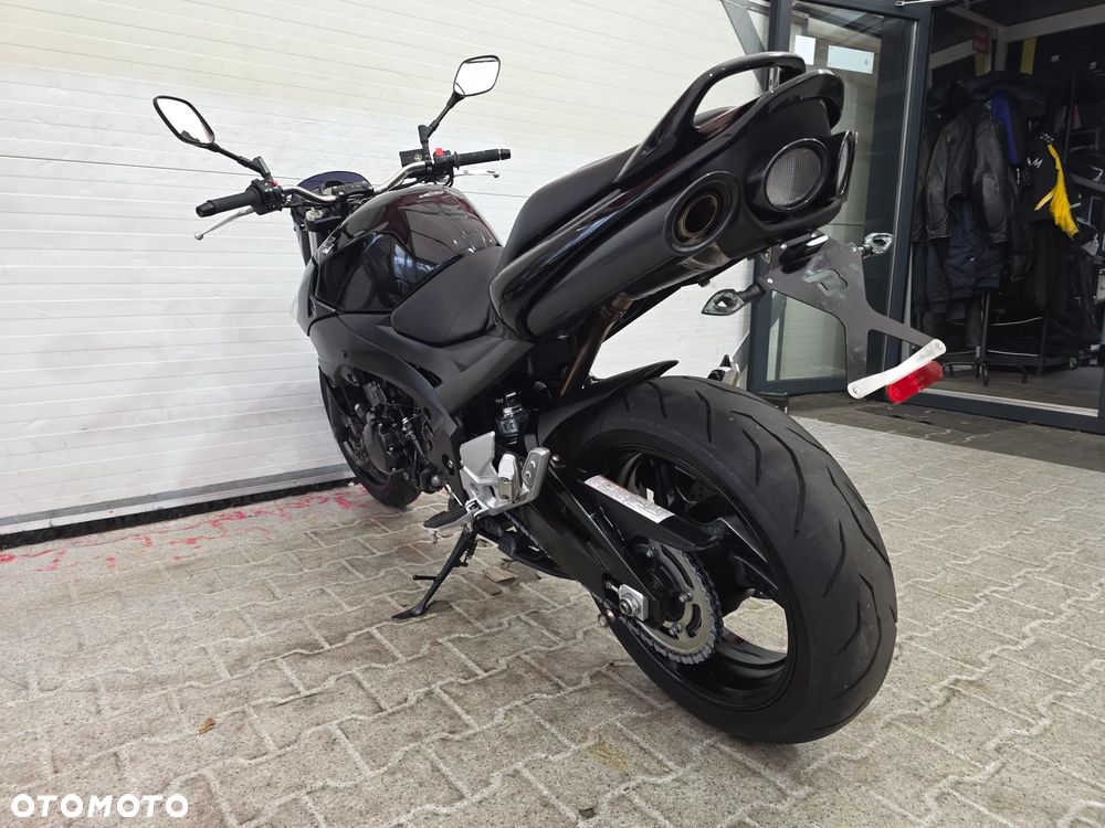 Suzuki GSR - 18