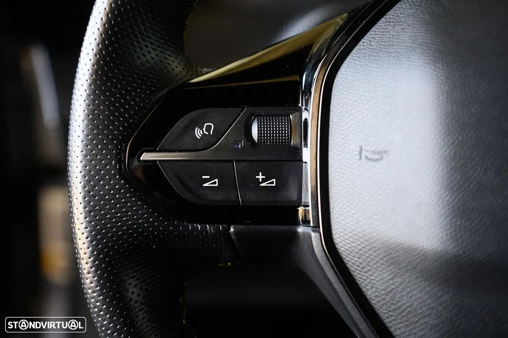 Peugeot e-2008 50 kWh GT Pack - 35