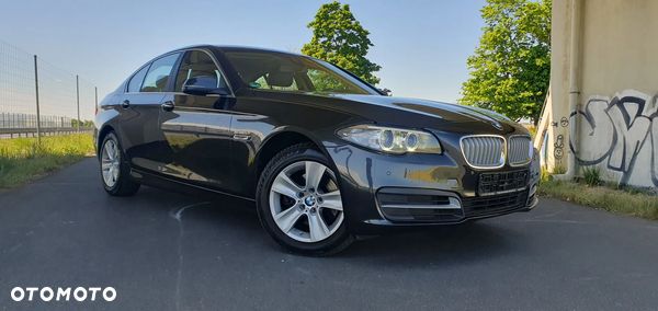 BMW Seria 5 520d xDrive Luxury Line