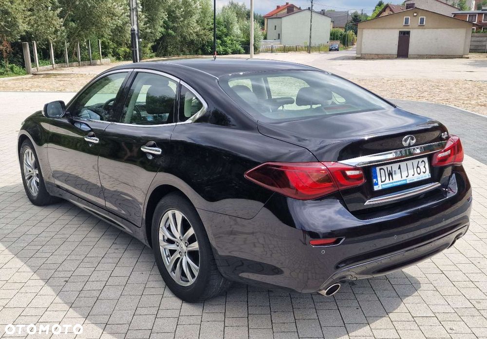Infiniti Q70 - 6