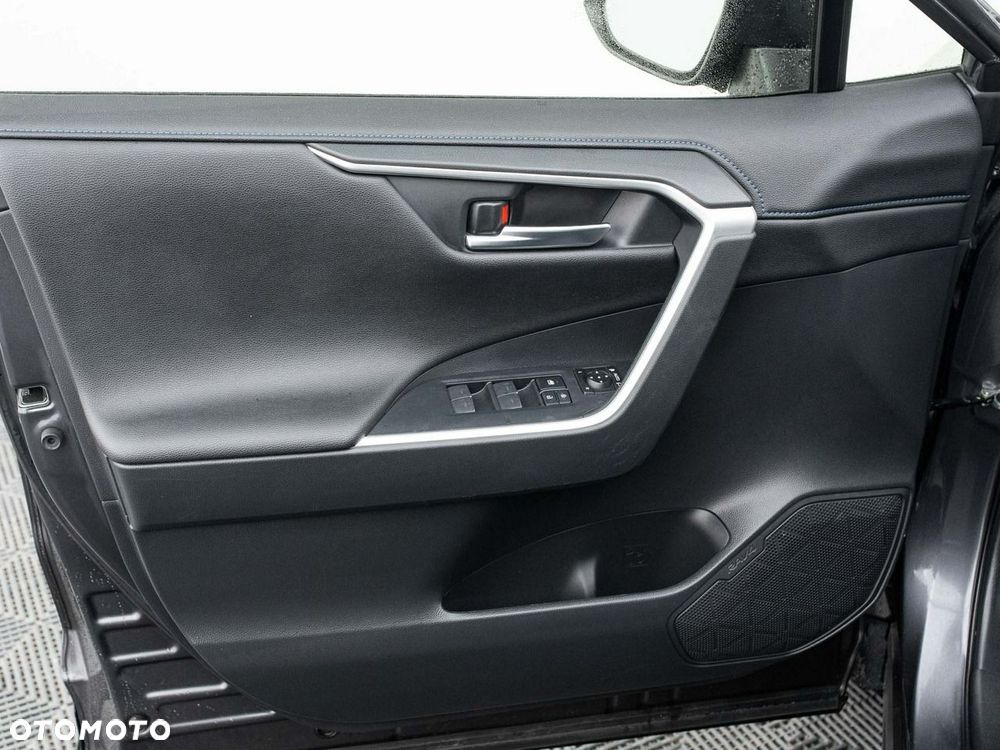 Toyota RAV4 - 10