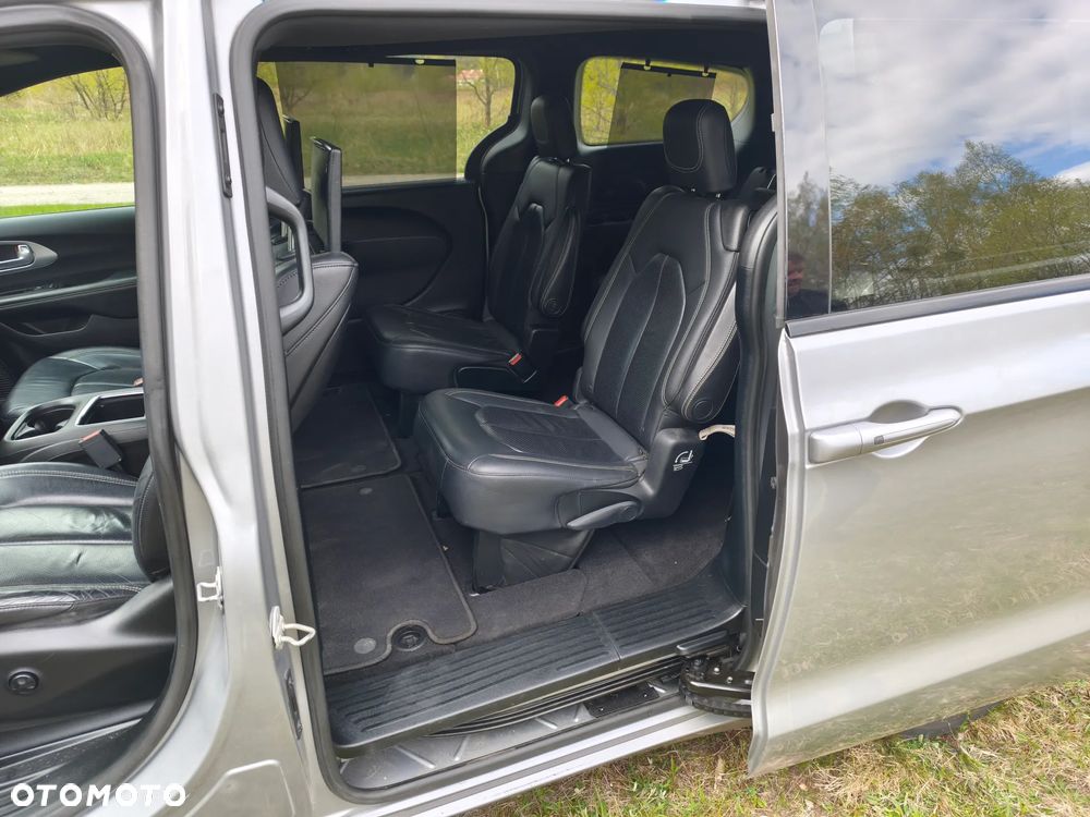 Chrysler Pacifica - 30