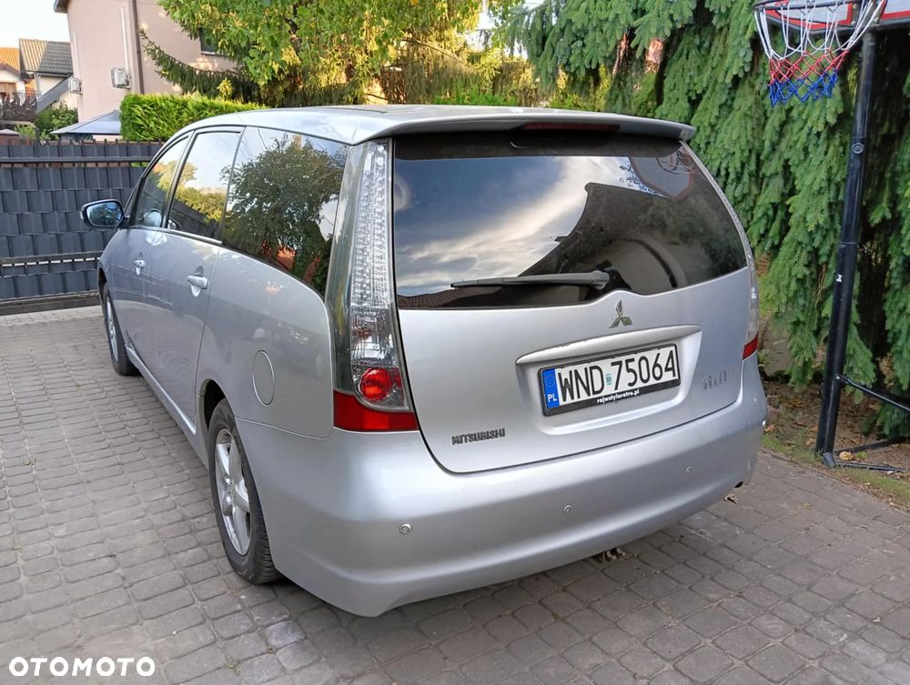 Mitsubishi Grandis 2.0 DI-D 6-Sitzer Intense - 13