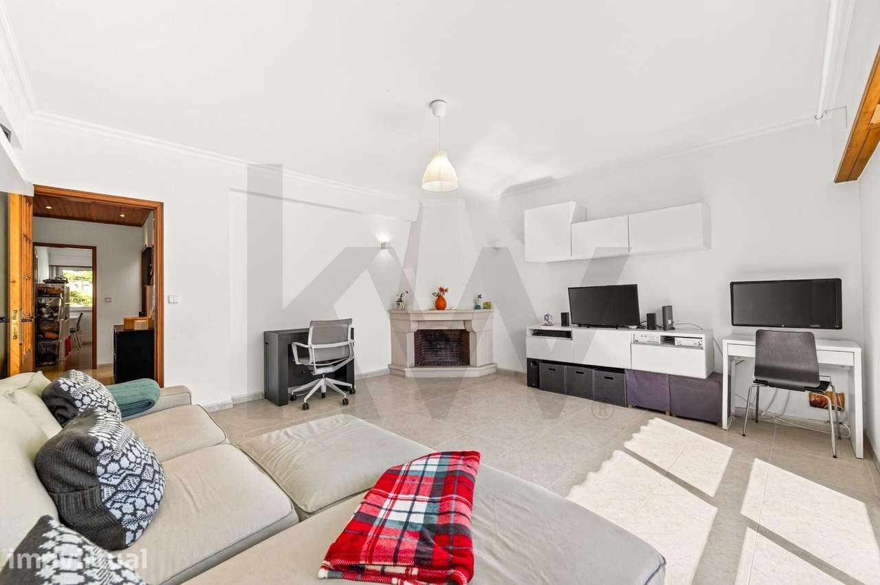 Apartamento T3 com garagem e sótão - Grande imagem: 4/41