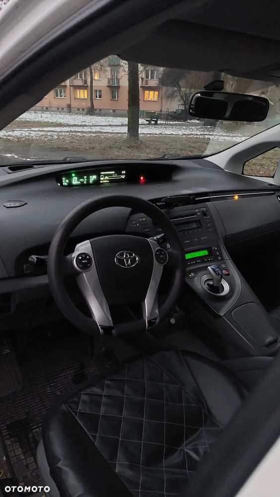 Toyota Prius (Hybrid) - 7